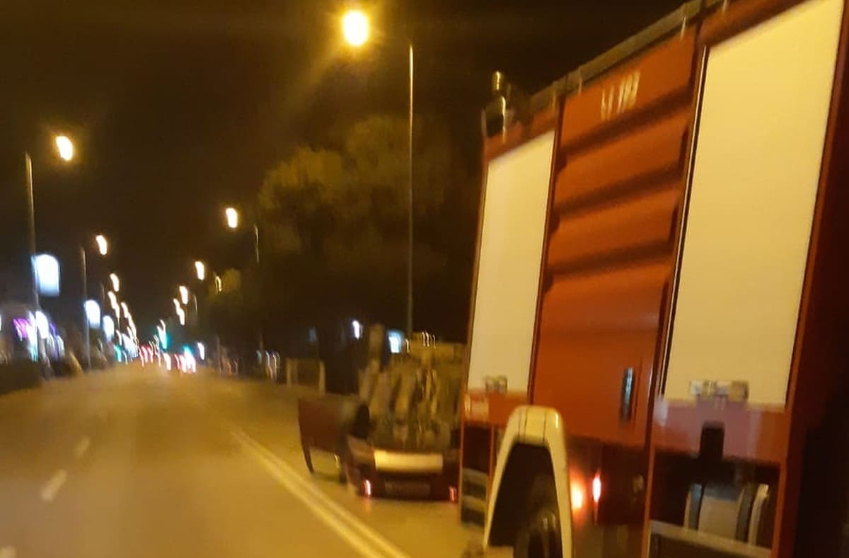 PROMETNA NESREĆA U VUKOVARSKOJ Prevrnuo se automobil