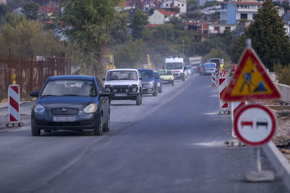 Sljedećih godina Omiš će bar malo prometno odahnuti: Gradi se most preko Cetine, rekonstruirat će se cesta kroz Tugare
