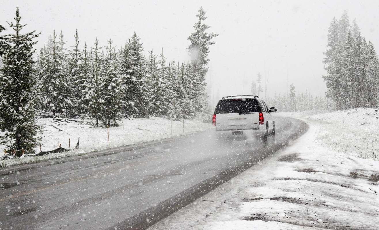 VOZAČI, OPREZ! Od danas vrijede zimski uvjeti na cestama: Kazne za prekršitelje do 15 tisuća kuna