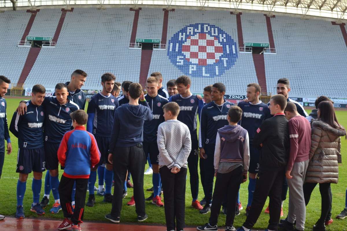 POLJUD Korisnici Dječjeg doma 'Maestral' prošli 'Dišpet turu' i družili se s igračima Hajduka