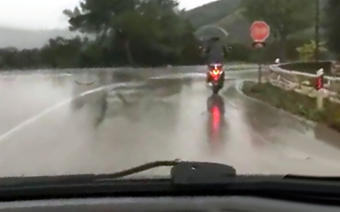 Južina na otoku: Pogledajte vožnju po kiši na korčulanski način