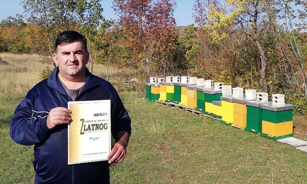 Pčelar iz Šestanovca predao na natjecanje prvi med i osvojio zlato