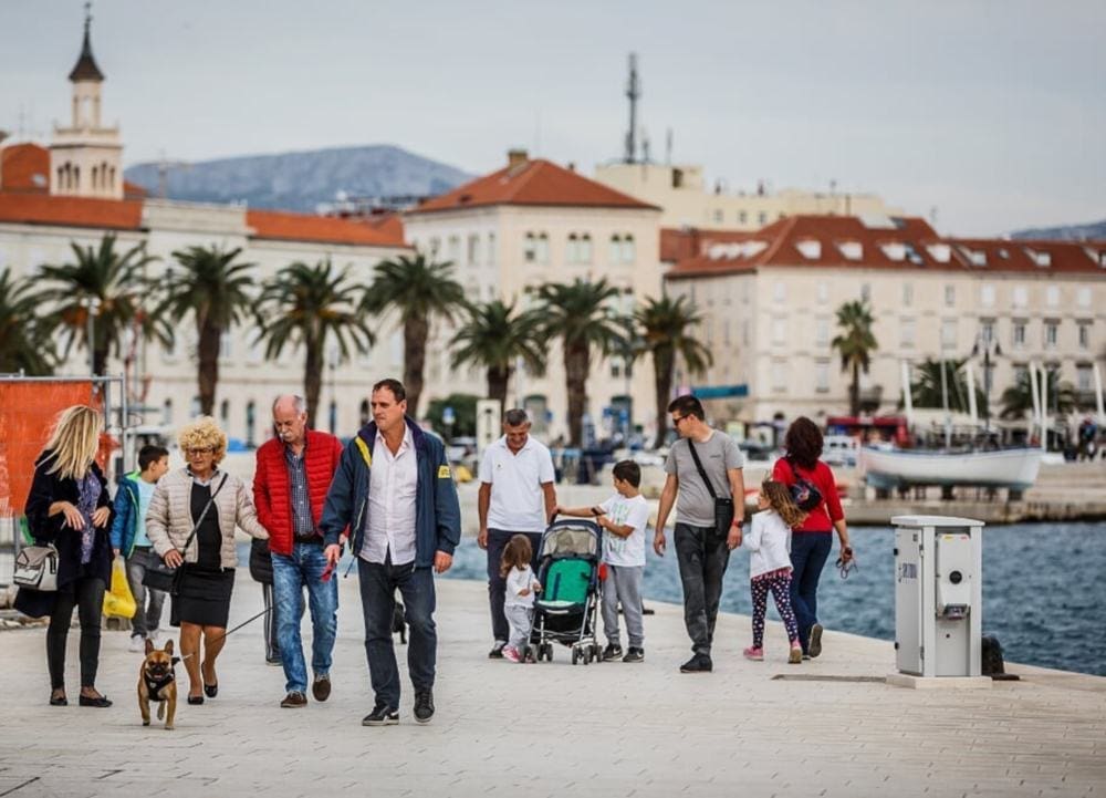 OKOM ZVONIMIRA BARIŠINA Nedjeljno popodne na splitskoj Rivi u predivnoj fotogaleriji