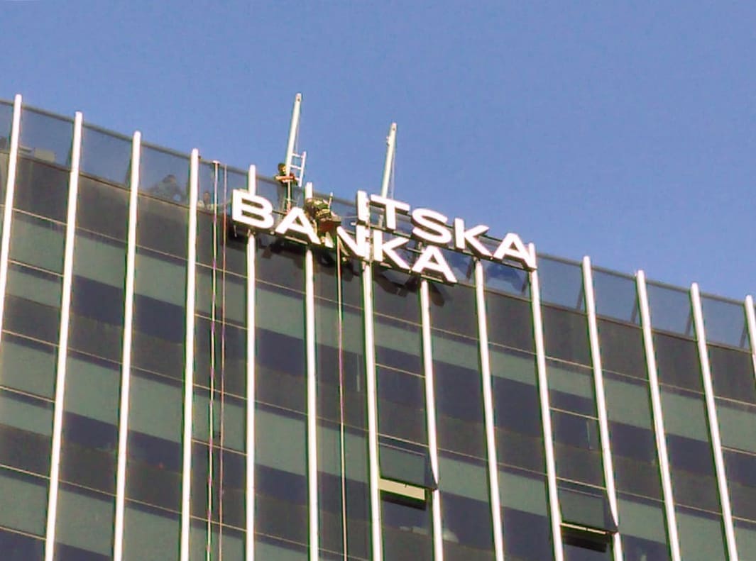 Skida se znak Splitske banke s Westgate tornja: Spajanje banaka dolazi svom kraju?