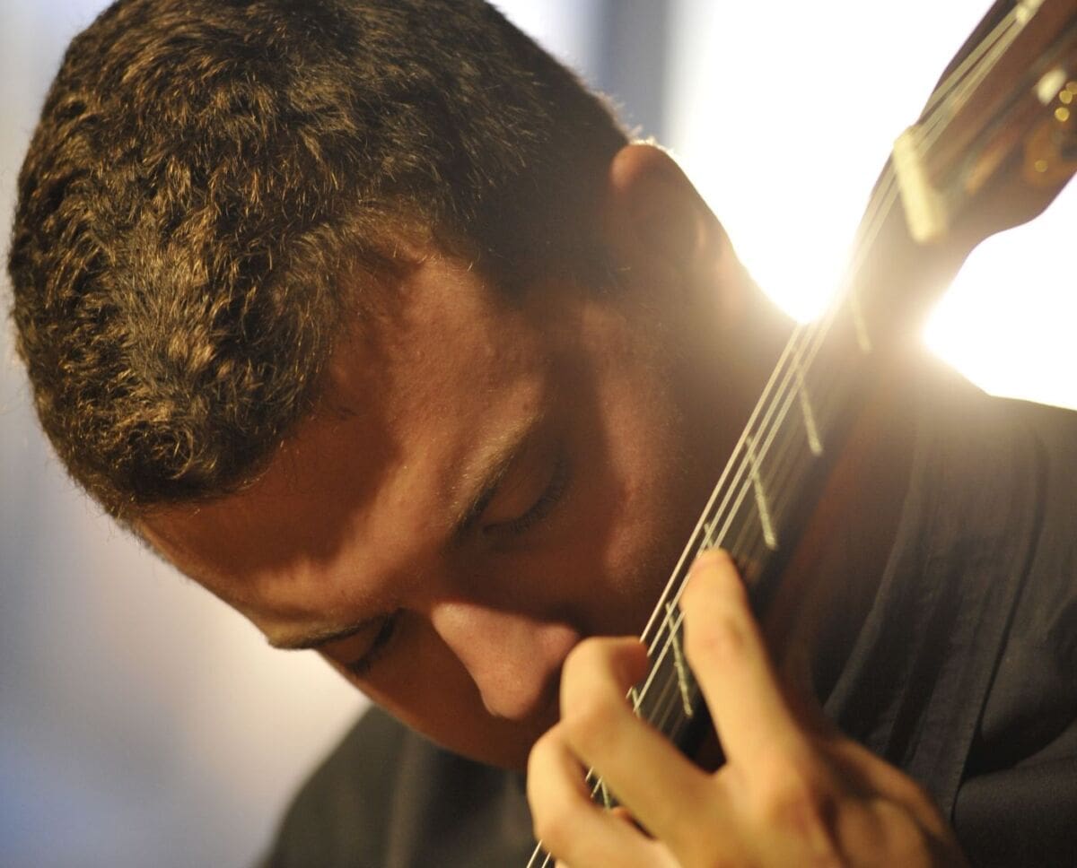 NE PROPUSTITE U HNK SPLIT Solistički nastup splitskog gitarista Srđana Bulata