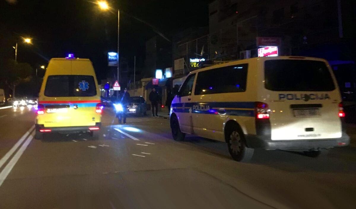 Frontalni sudar: Život izgubili 16-godišnji i 22-godišnji mladić, teško ozlijeđena treća osoba