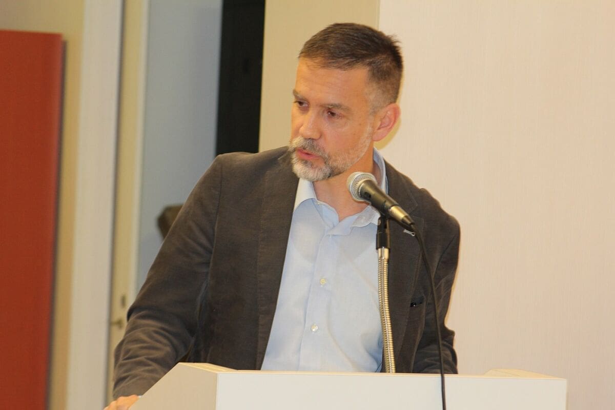 Renić (Pametno) poručio Županiji: "Plaće za asistente u nastavi isplatite hitno jer novca imate"