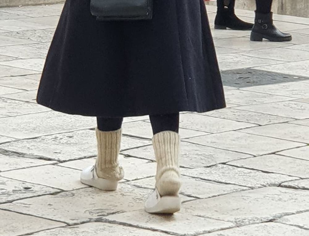 MODNI HIT NA PERISTILU Babine čarape, jer "prilada ide od nogu"
