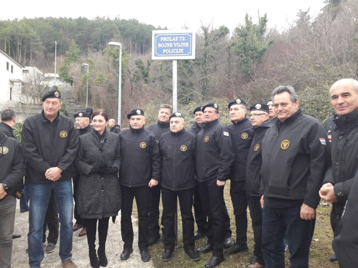 U SINJU OTVOREN PROLAZ 72. BOJNE VOJNE POLICIJE "Gospodo političari, pokažite djelima da ste uz hrvatske branitelje"