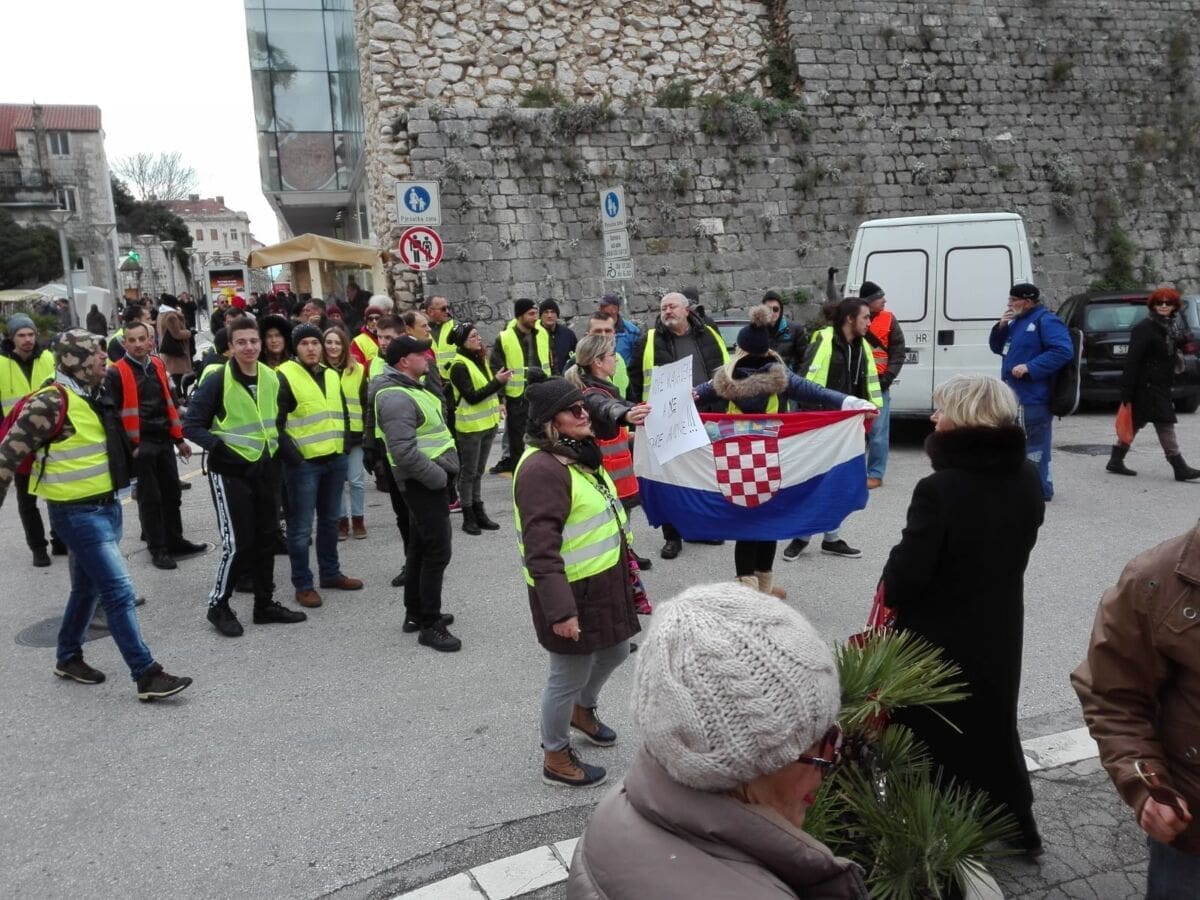 SUTRA U PODNE Novo okupljanje Žutih prsluka Hrvatske