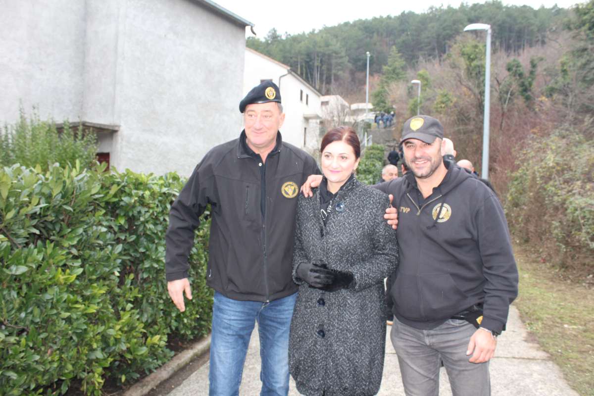 JOŠ O PROSLAVI 72. BOJNE VP: Veterani su se mahom željeli snimiti s Kristinom Križanac