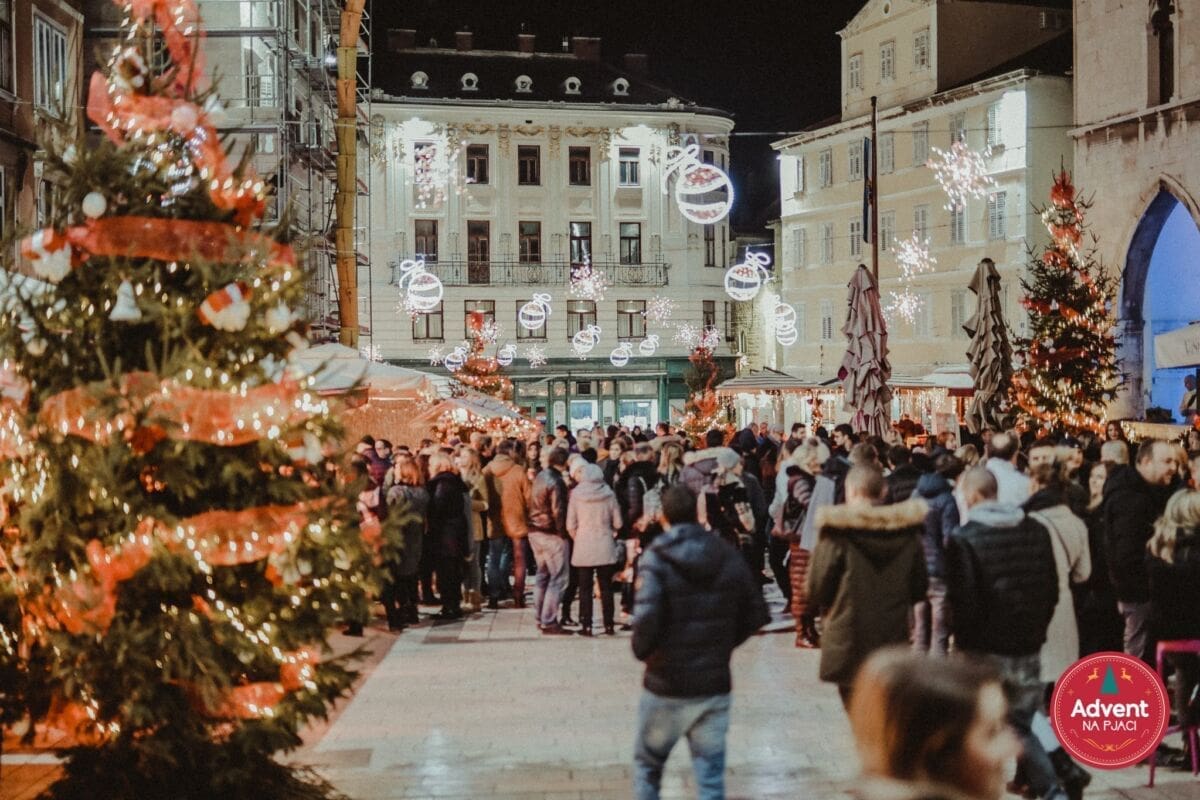 Advent na Pjaci: Petak uz DISCO večer, u subotu hit komedija "Bjekstvo iz ludnice sa tri brave"