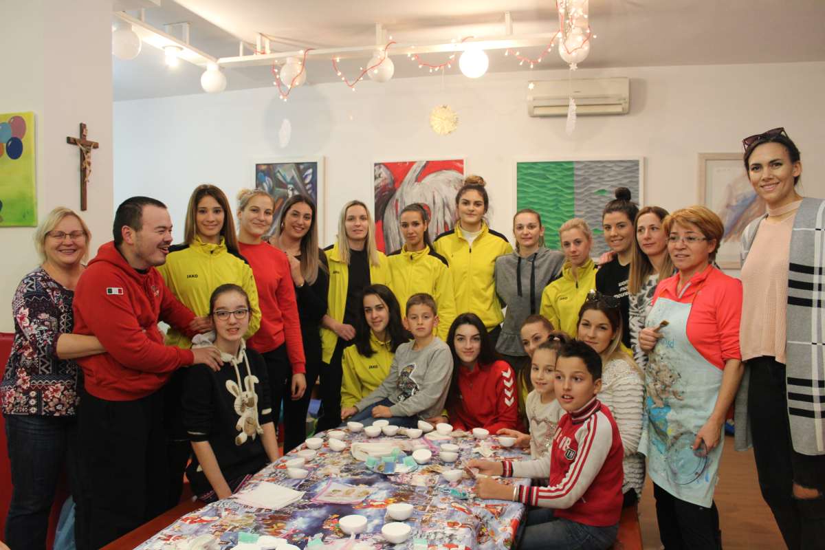 VRAĆAJU IM OSMIJEH Splitske rukometašice družile se sa 'Anđelima'