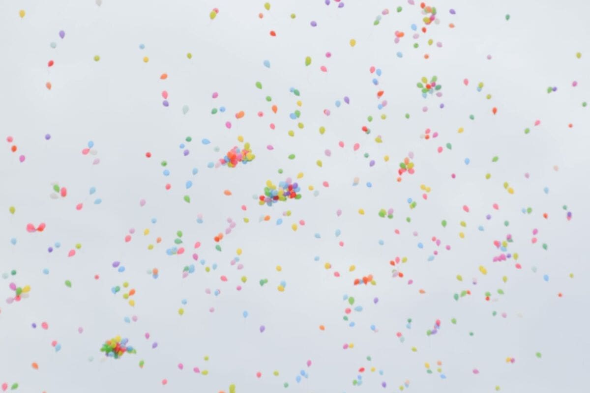 ZA CENTAR JURAJ BONAČI Na Zapadnoj obali pušteno 3000 balona u zrak