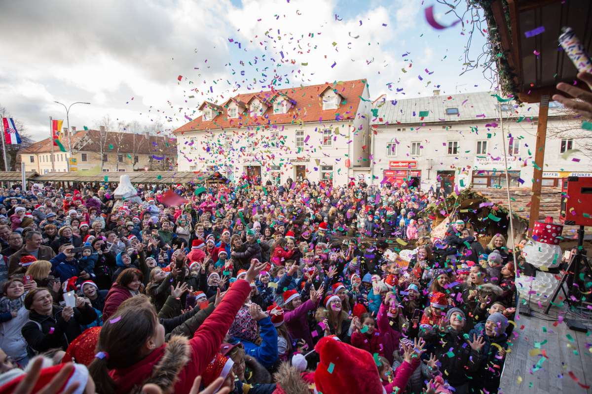 DVA DOČEKA, KUPANJE... Novogodišnje slavlje u Ogulinu traje čak dva dana