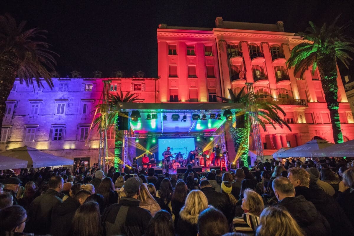 VRIME KONTRA AKVARELA Koncert Dreamers Banda na Rivi prebačen za nedjelju