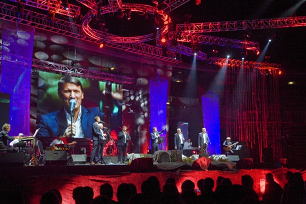 OVACIJE U ARENI Tomislav Bralić i klapa Intrade održali tradicionalni koncert za pamćenje