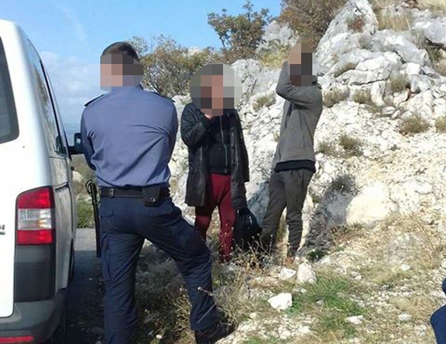 POKUŠALI PROKRIJUMČARITI 41 MIGRANTA Dvojica privedena, migranti procesuirani sukladno Zakonu o strancima