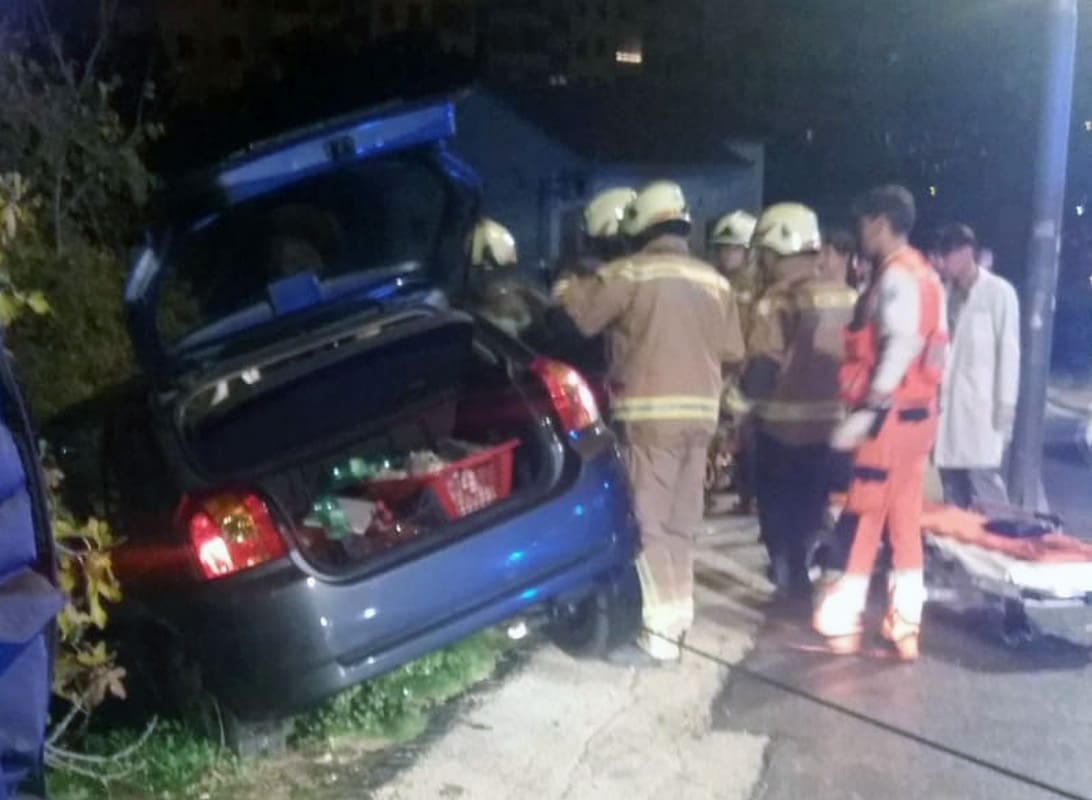 Policija otkrila detalje sinoćnje prometne u Vukovarskoj: Vozač kojega su izvlačili vatrogasci bio je pijan