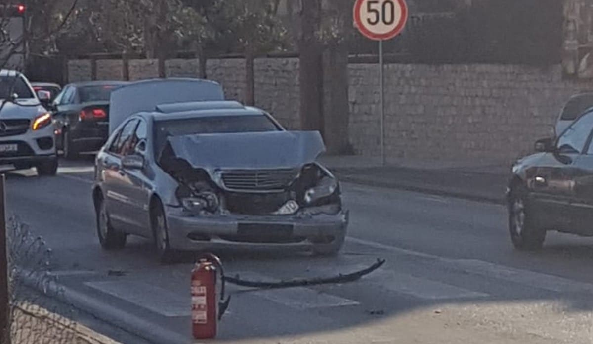 LANČANI SUDAR U STROŽANCU Dvije osobe hitno prebačene u splitsku bolnicu