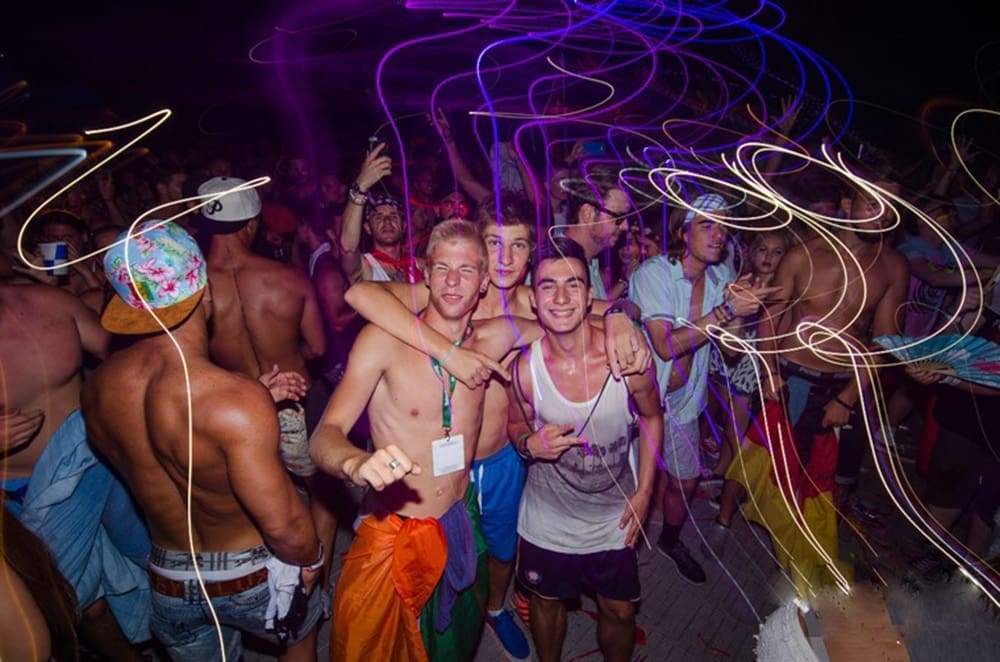 "ŠTO NAKON ČAŠE PREVIŠE?" Mislite da znate pomoći pijanom prijatelju?