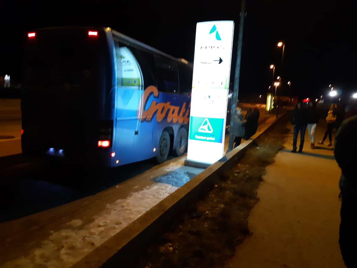 NEVJEROJATNA BAHATOST Satima se vozili od Zagreba do Splita u hladnom Croatia busu, u Dugopolju čekali putnike sat vremena