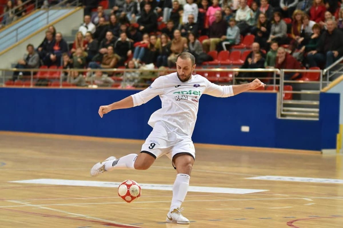 Novo vrijeme uvjerljivo protiv Futsal Dinama, Makarani na korak do finala