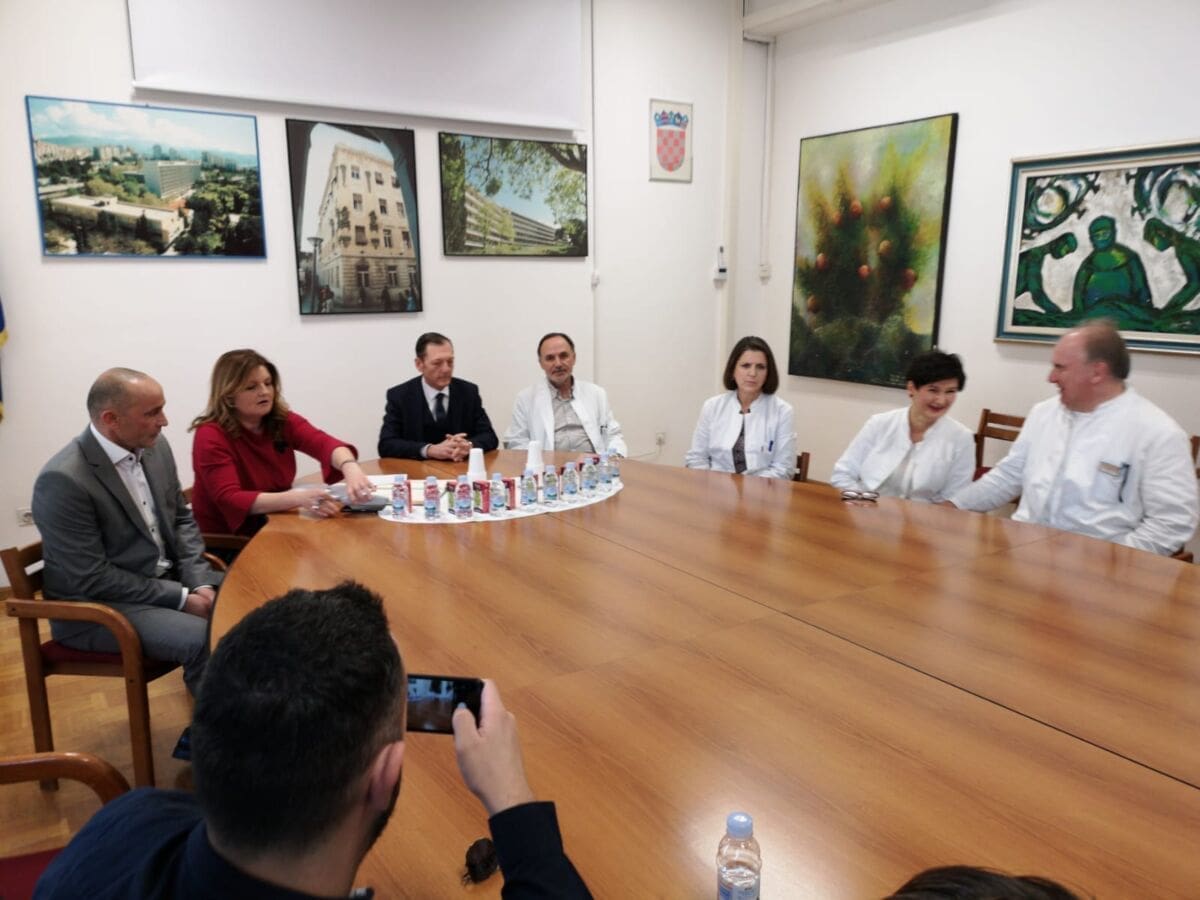 kbc-split-ugovori-oprema (1)