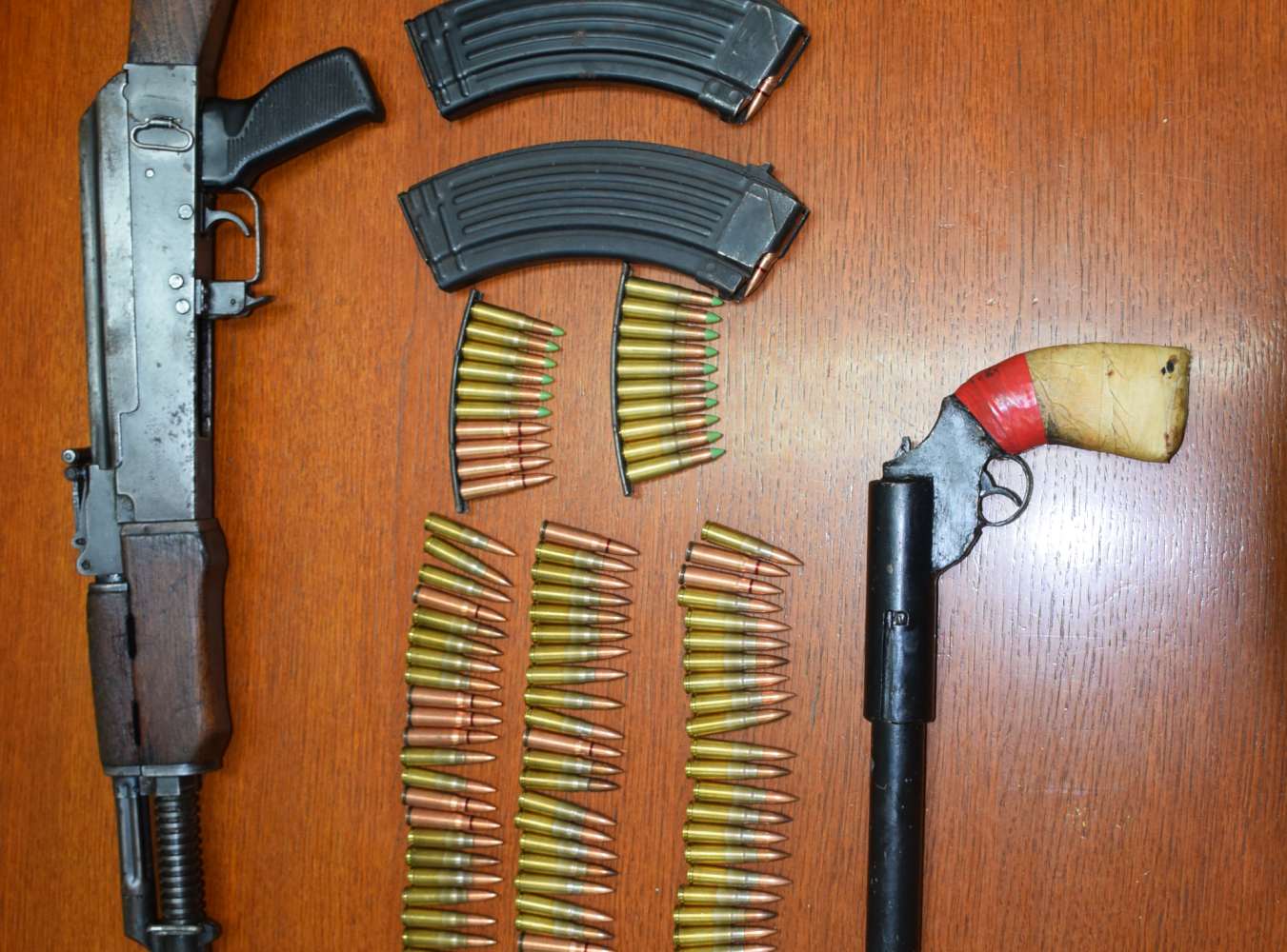 Građanin policiji predao dvije puške, pištolj i cijevi za puške