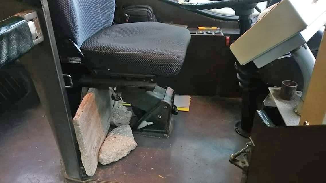 Samo u Splitu: Vozač autobusa visinu sjedala namješta gredama i stijenama!