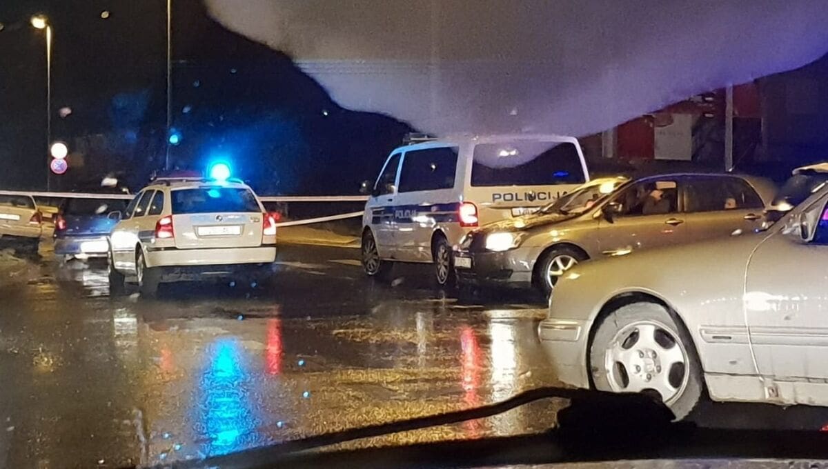 TEŠKA PROMETNA NESREĆA U KAŠTELIMA - U trostrukom sudaru smrtno stradala žena