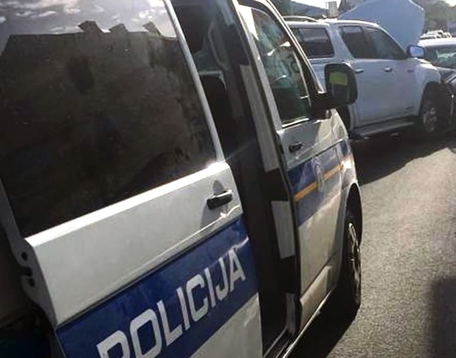 Prometna na magistrali: Sudarili se teretno i osobno vozilo