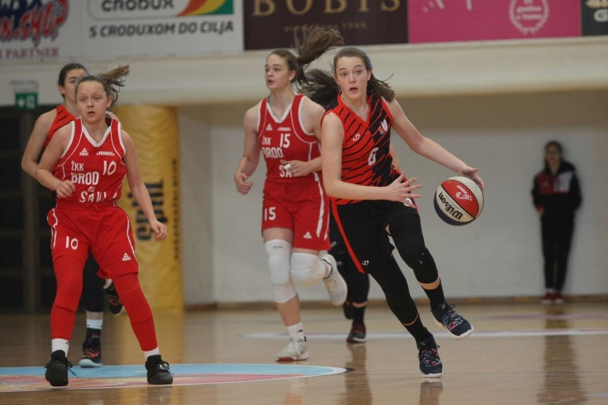 GRIPE: Košarkašice Akademije Žana Lelas svladale Brod, u finalu prvenstva Hrvatske protiv Trešnjevke 2009