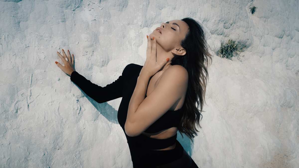 "BIJELA VRANA" Severina predstavila novu pjesmu