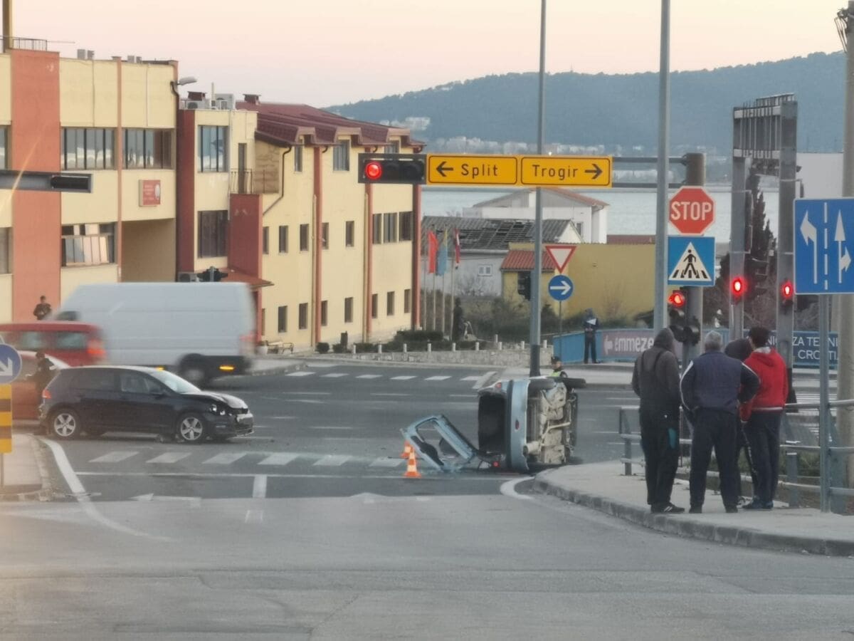 JESTE LI NEŠTO VIDJELI? Policija traži svjedoke prometne u Kaštelima