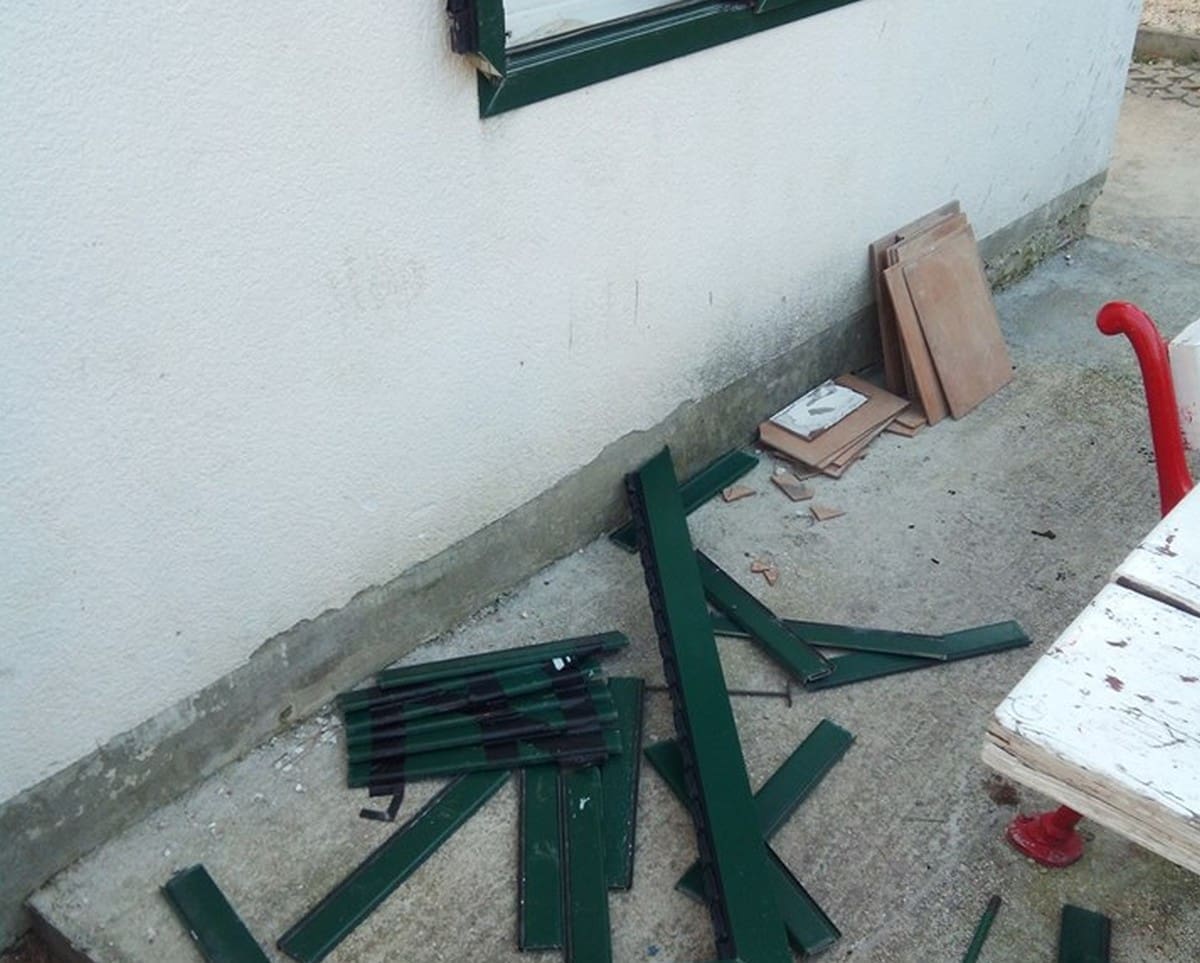 BESRAMAN VANDALIZAM Vatrogasci pri dolasku u dom zatekli devastirane škure