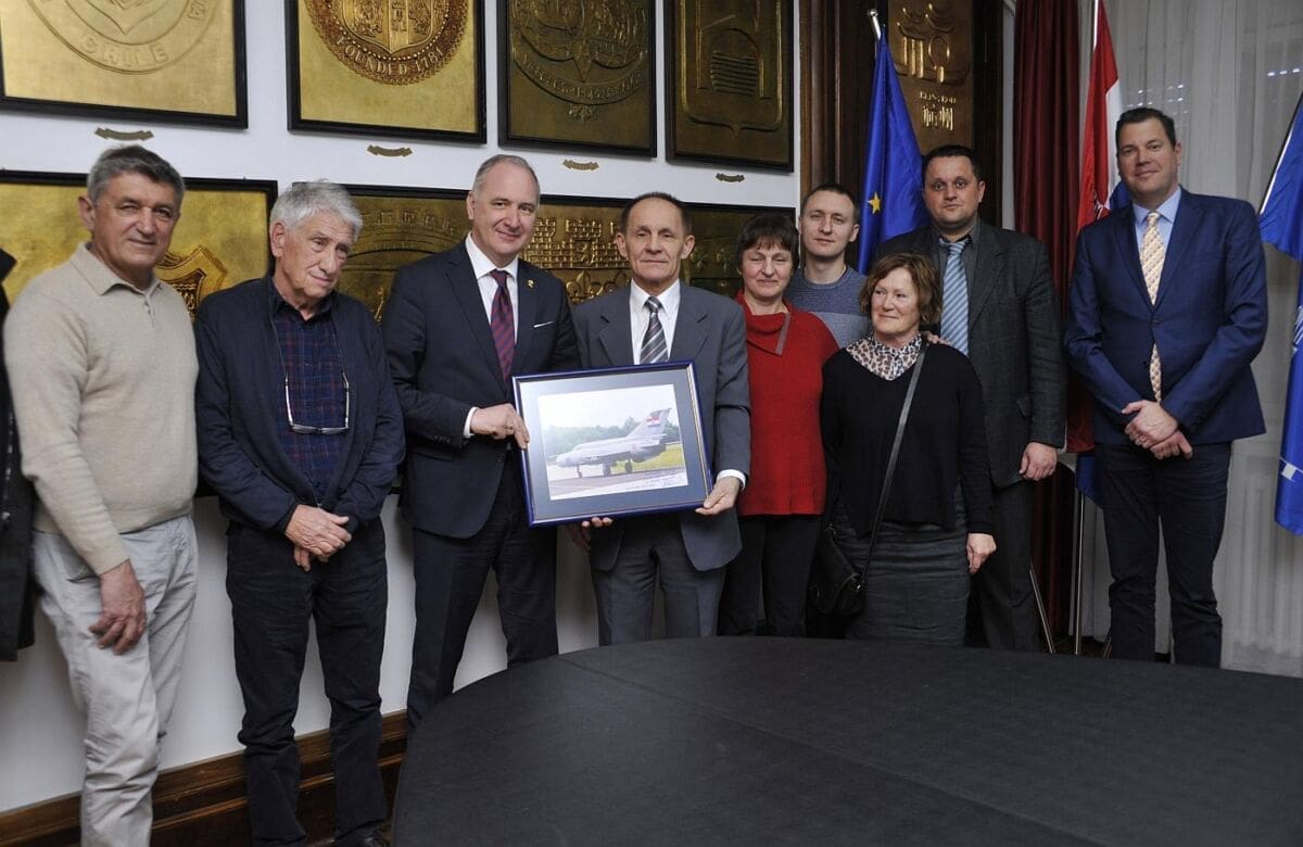 Dirljiv susret dviju obitelji nakon 27 godina: Ovo je junak koji je u Split doletio prvim borbenim avionom