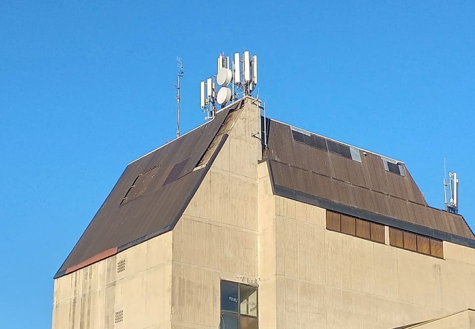 LETI KROV DOMA MLADIH "A ja hodam brže nego inače"