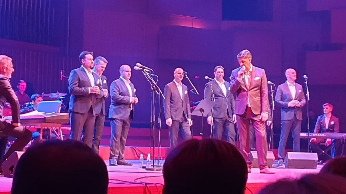 Klapa Rišpet oduševila pun Lisinki: Na koncertu gostovali Doris, Rozga i Jole