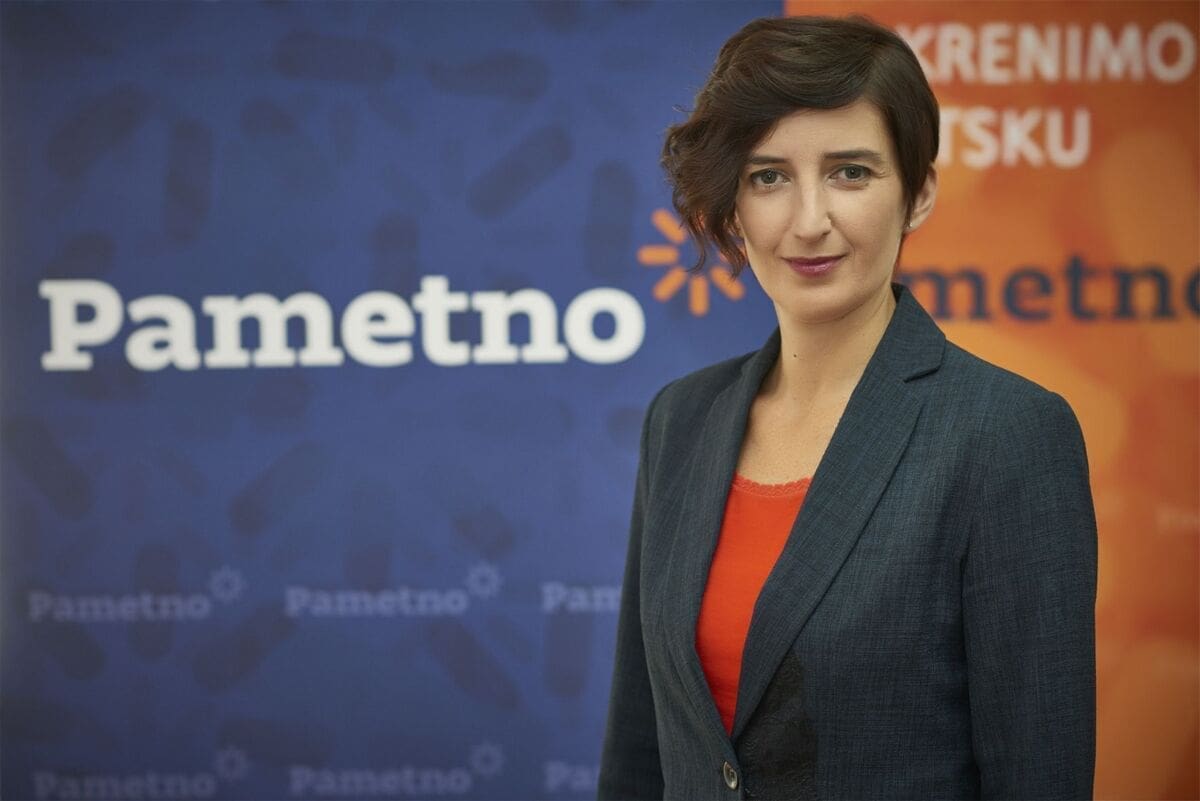 Stranka Pametno: "Opara koristi blagdane za uhljebljivanje stranačkih kadrova, Grad je objavio natječaje na sam Badnjak"