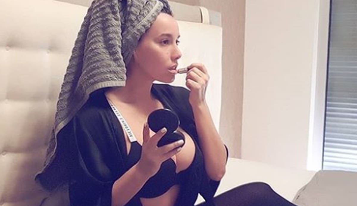 Nives slikom iz kreveta obožavateljima začinila subotu: "Wauuuuu..."