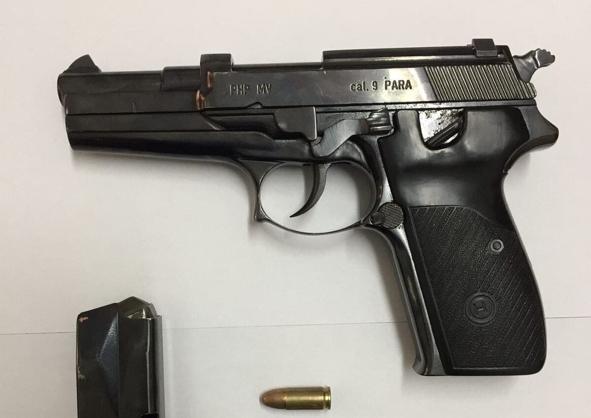 Dolijao 19-godišnjak koji je pljačkao na zadarskom području: Policija mu u pretresu pronašla pištolj