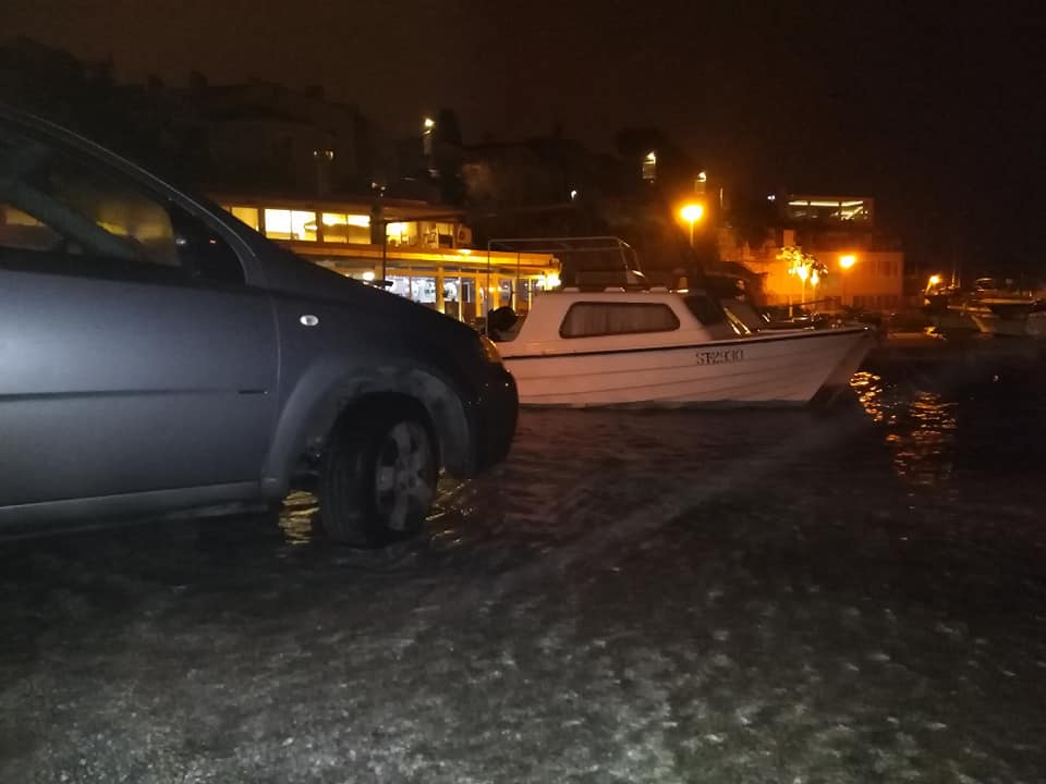IZLIJEVANJE MORA Ciklonalna plima pogodila velik dio Dalmacije, uključujući Split!