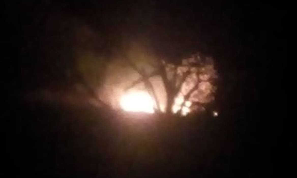 Planulo u Kaštelima: Bura širi vatru, gore makija i trava