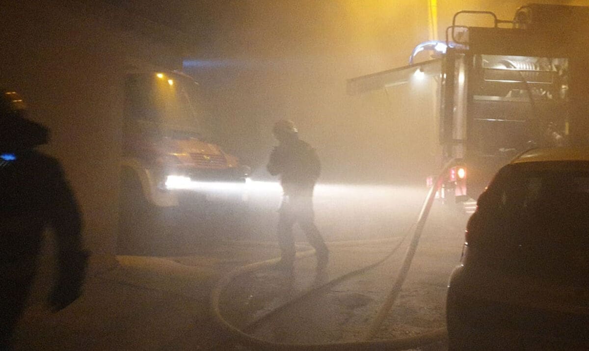 Jedan vatrogasac lakše ozlijeđen tijekom gašenja požara na Brdima