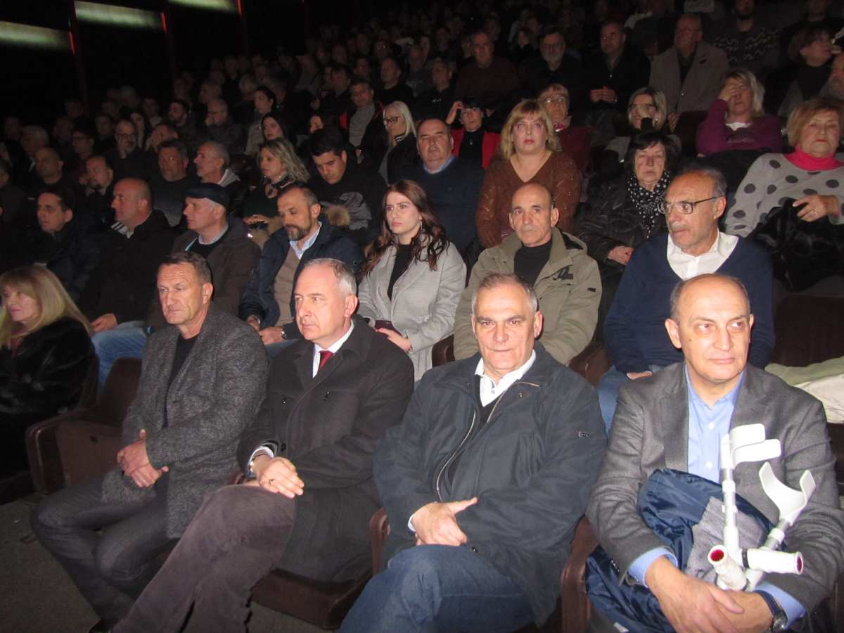 SPLIT: Nakon projekcije filma "Glavu dole ruke na leđa!" cijela dvorana se digla na noge i pljeskom pozdravila vukovarske veterane