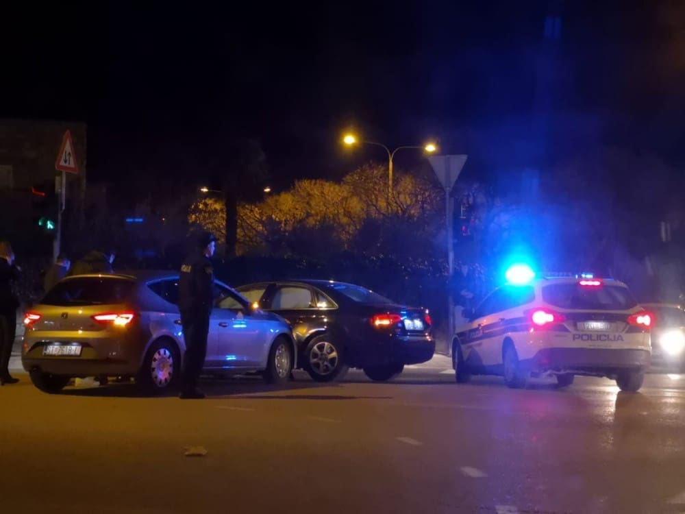 Prometna nesreća na Gripama: Sudar dvaju osobnih vozila, jedna osoba ozlijeđena