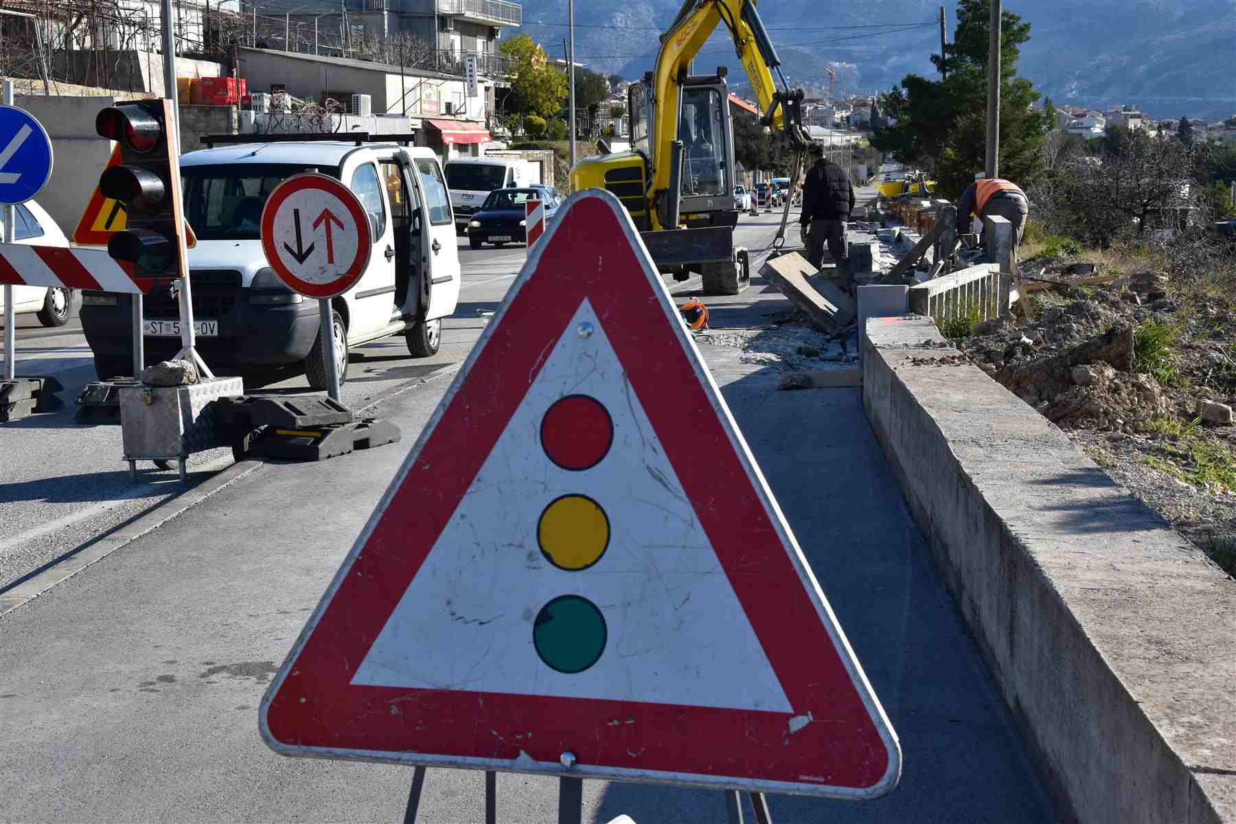 Zatvara se dio lokalne ceste od Krstatica do Slivna