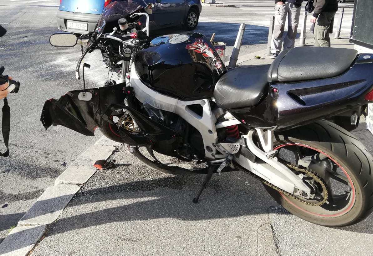 Sudarili se kombi i motor na raskrižju Ulice Domovinskog rata i Ulice slobode