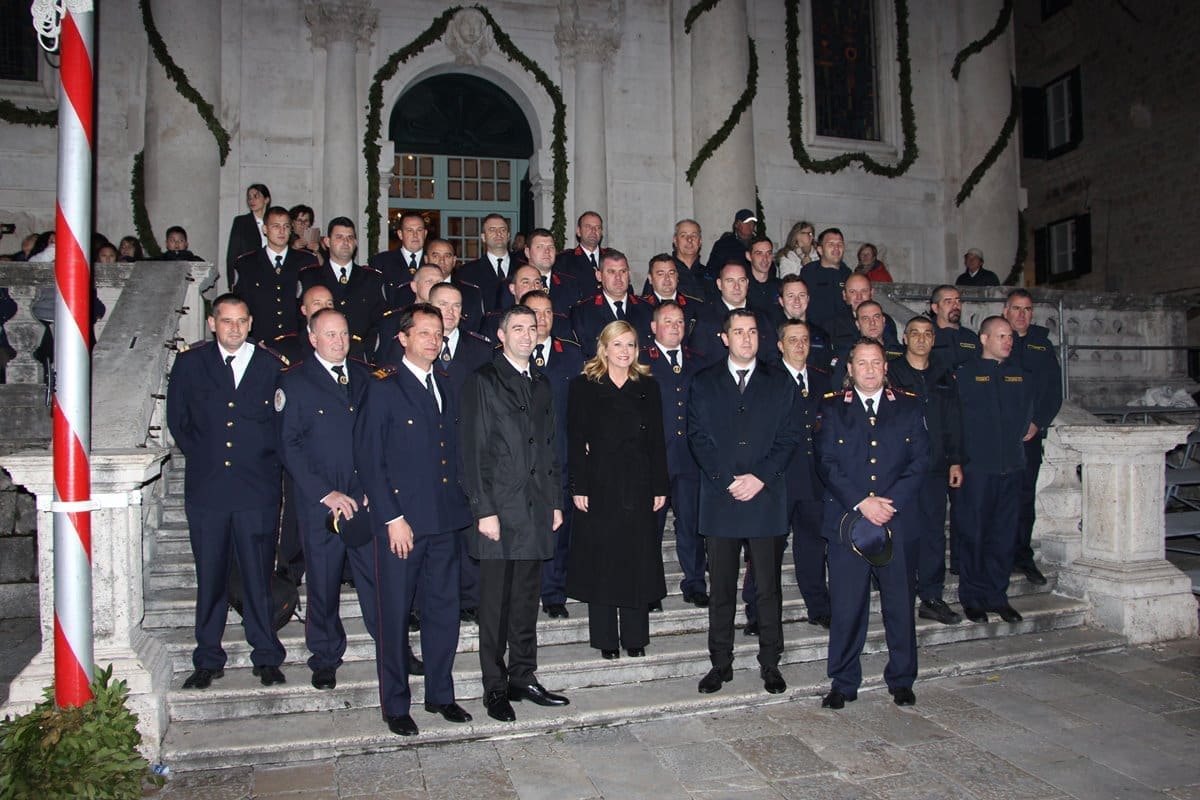 DUBROVNIK: Kolinda Grabar-Kitarović se susrela s vatrogascima